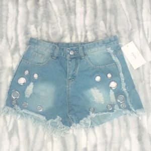 Cute jean shorts with holes!! Instead of rips😱😱